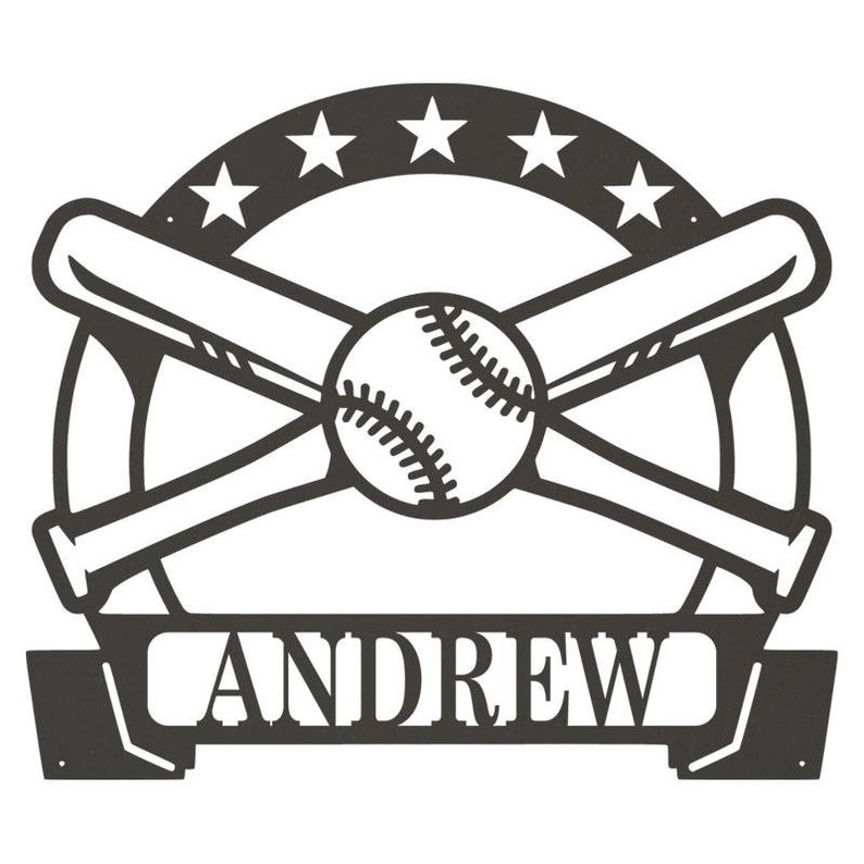 K&ouml;nnte beinhalten: Schwarzes Metall-Hausnummernschild im Baseball-Design mit einem Baseball und gekreuzten Schl&auml;gern in einem Kreis mit f&uuml;nf Sternen. Der Name "ANDREW" ist auf einem Banner unter dem Kreis dargestellt.