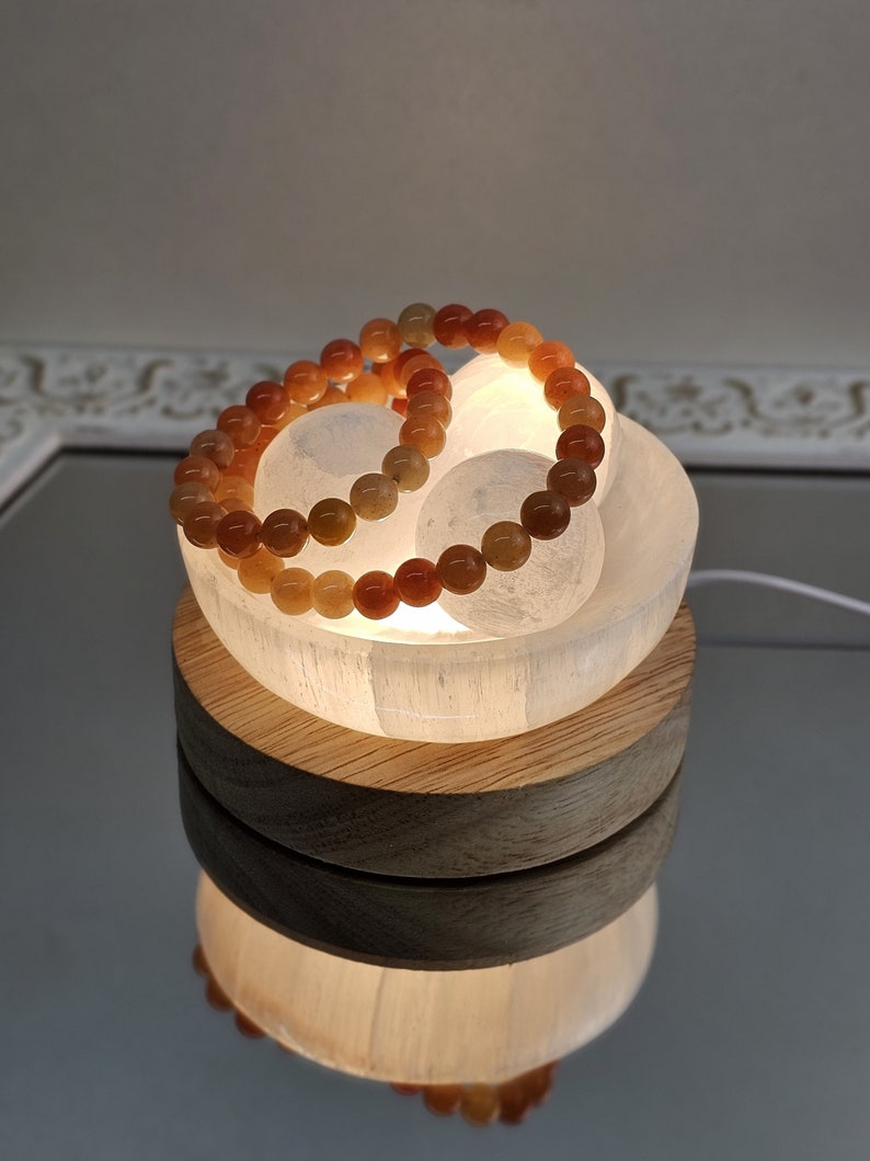 Lampada di cristallo di selenite Per la purificazione e la guarigione dell'energia del braccialetto / Sfera di cristalli / Regalo per gli amanti dei cristalli / Idea regalo per la meditazione / Lampada di pietra immagine 3