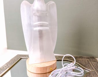 Lâmpada de anjo de cristal de selenita: lâmpada de pedra de limpeza energética feita à mão (20 cm)