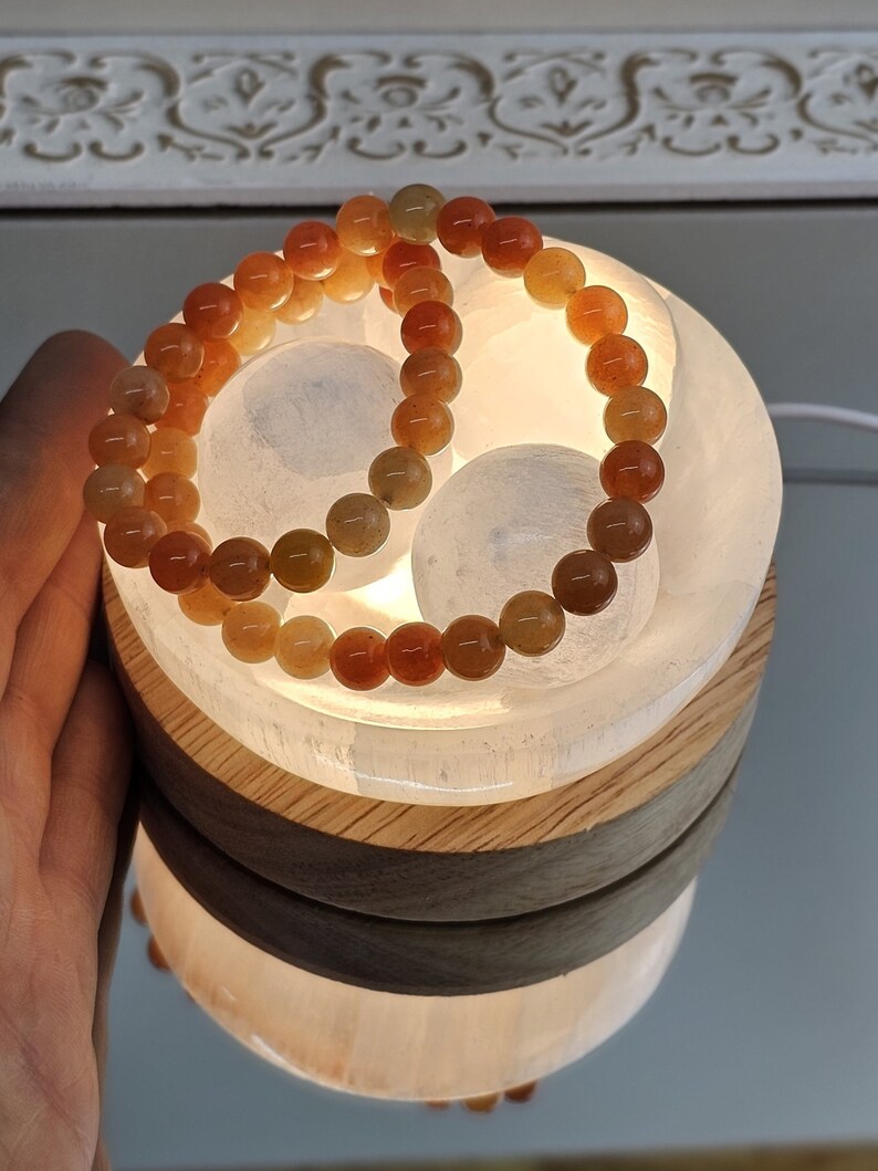 Lampada di cristallo di selenite Per la purificazione e la guarigione dell'energia del braccialetto / Sfera di cristalli / Regalo per gli amanti dei cristalli / Idea regalo per la meditazione / Lampada di pietra immagine 5