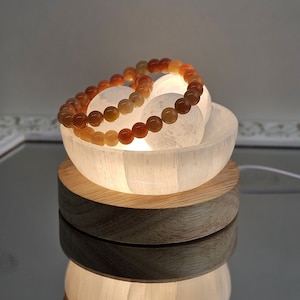 Lampada di cristallo di selenite Per la purificazione e la guarigione dell'energia del braccialetto / Sfera di cristalli / Regalo per gli amanti dei cristalli / Idea regalo per la meditazione / Lampada di pietra immagine 4