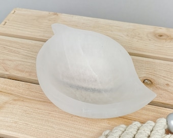 Selenite Leaf Bowl 14 cm | Selenite Crystal Bowl | Crystals Holder | Crystals Bowl | Home Gift Idea | Crystals Lover | Aesthetic Home Decor