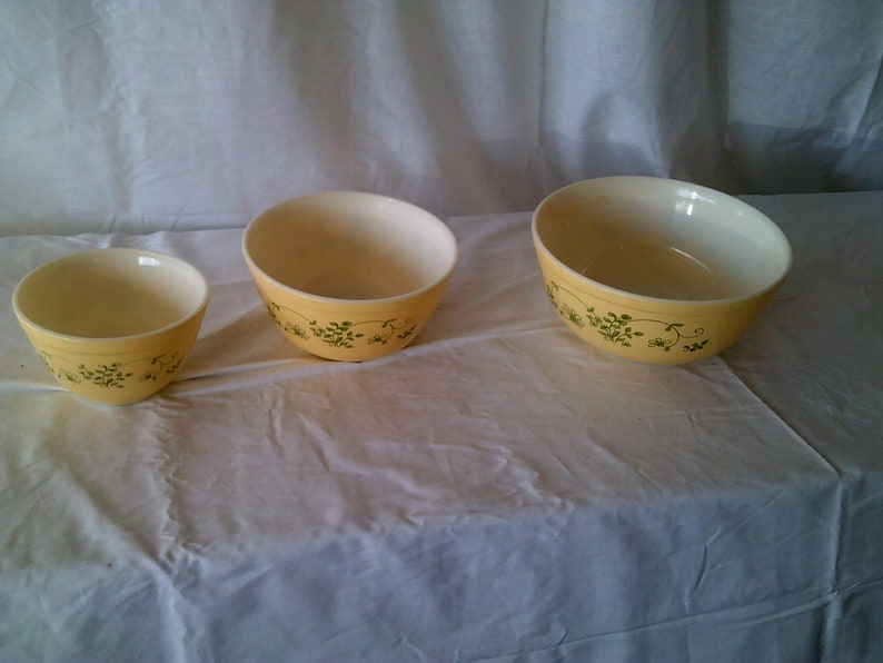Pyrex Shenandoah Mixing Bowl Set