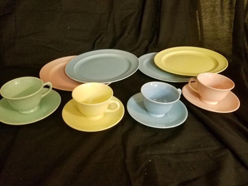 4 place settings Lu-Ray Pastel