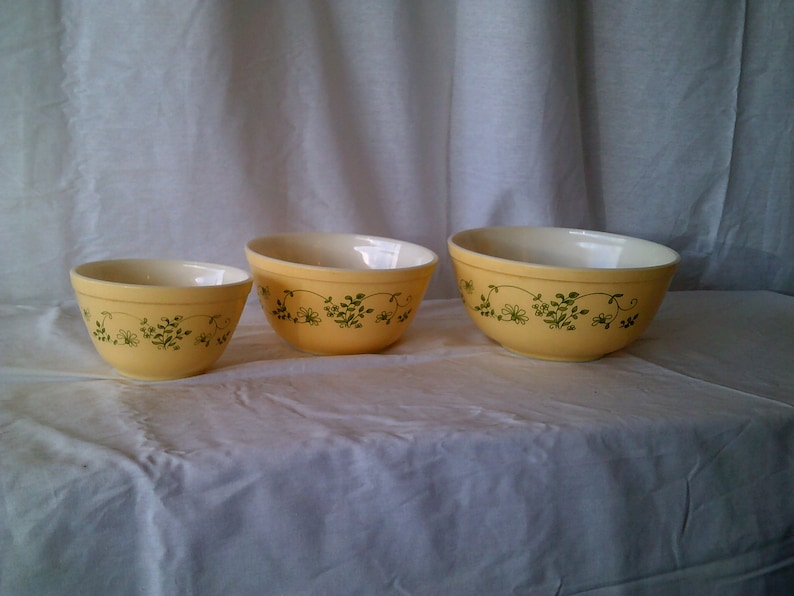 Pyrex Shenandoah Mixing Bowl Set