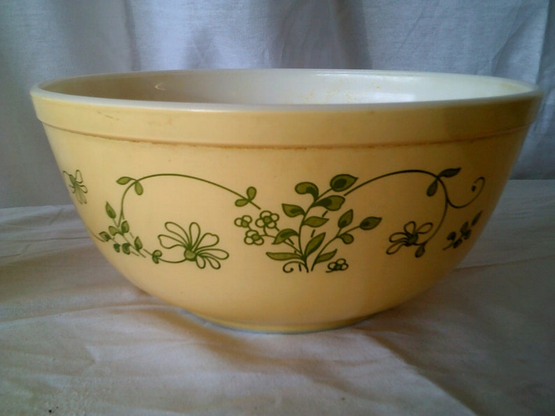 Pyrex Shenandoah Mixing Bowl Set