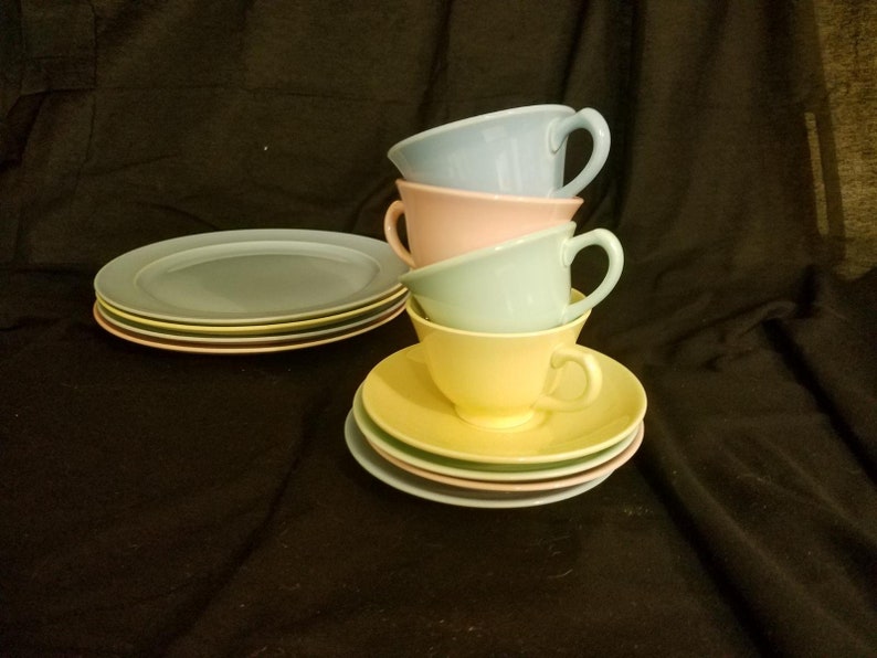 4 place settings Lu-Ray Pastel
