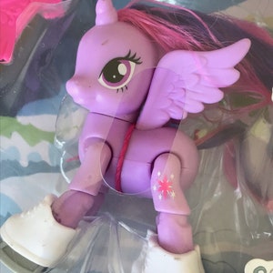 Vaulted My Little Pony Princess Twilight Sparkle Ice Skating Set - G4, 3&quot;, MIP