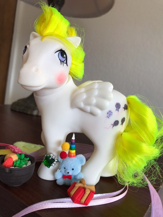 pics My Little Pony G1 vintage g1 my little pony surprise white pegasus balloons glitter cutie mark bright white super clean tlc rescue