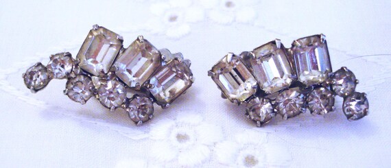 Clear Rhinestone Vintage 1950s Clip Earrings Smal… - image 1