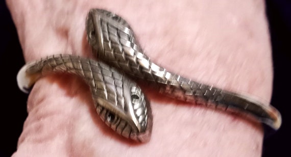 Vintage Y2K Silver Tone Snake Clamper Bracelet Gr… - image 3