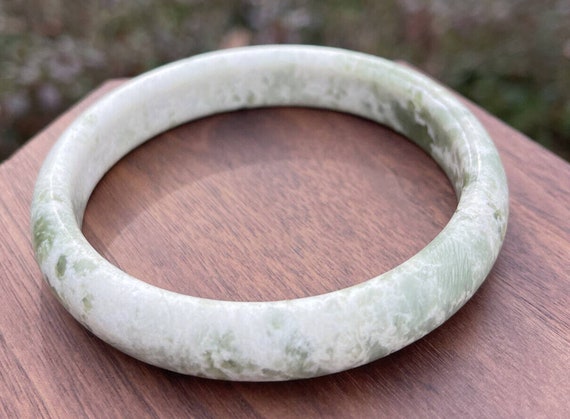 242ct Jade Bangle Vintage Jadeite Carved Bracelet… - image 2