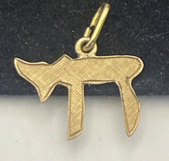 14K Yellow Gold Hebrew Chai Symbol Charm Necklace… - image 1