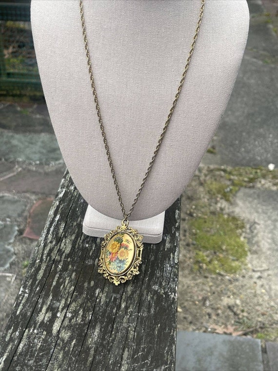 Vintage Estate Necklace Flower Cameo Gold Tone Pe… - image 7