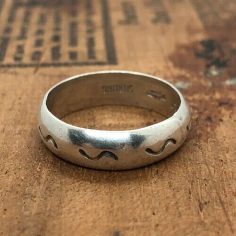 vintage southwest silver ring handmade artisan snake size 9 band designer signed LP 925