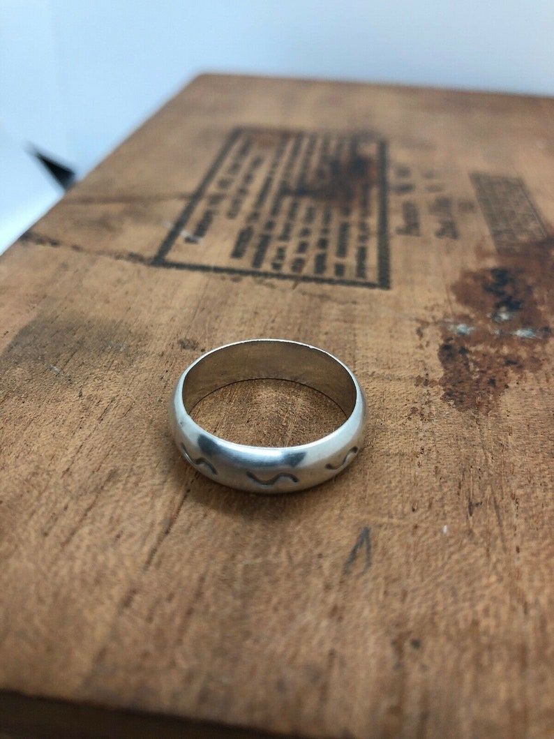 vintage southwest silver ring handmade artisan snake size 9 band designer signed LP 925