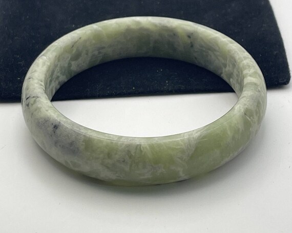 309ct Jade Bangle Vintage Jadeite Carved Bracelet… - image 4