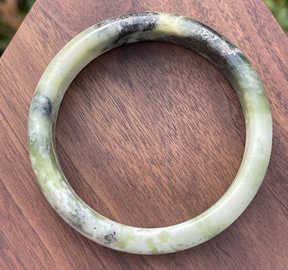 238ct Jade Bangle Vintage Jadeite Carved Bracelet… - image 1