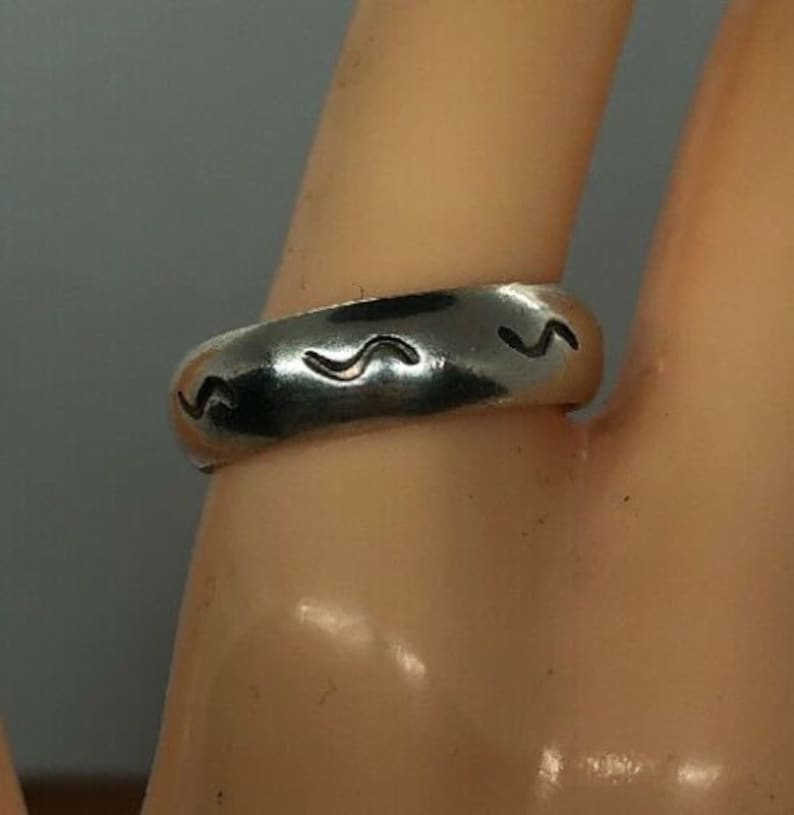 vintage southwest silver ring handmade artisan snake size 9 band designer signed LP 925