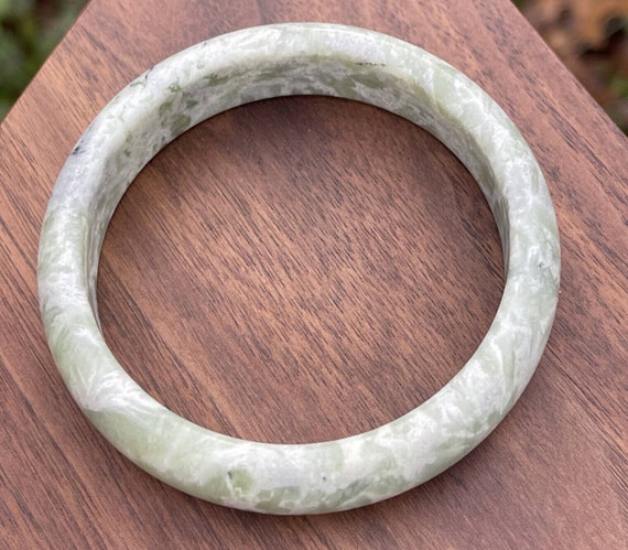 309ct Jade Bangle Vintage Jadeite Carved Bracelet… - image 5