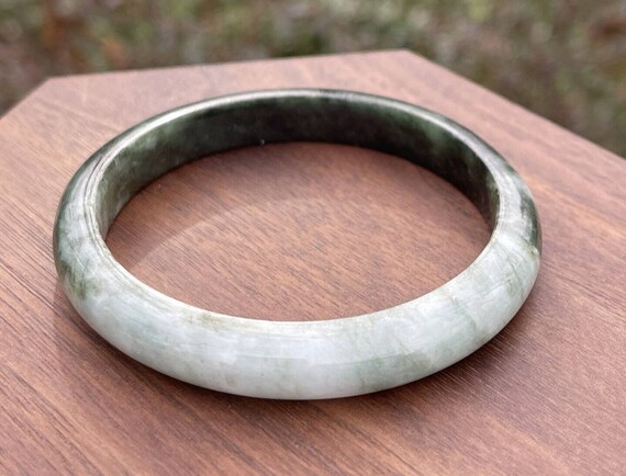 174ct Jade Bangle Vintage Jadeite Carved Bracelet… - image 1
