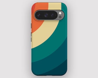 Può includere: Una custodia per telefono con un design retrò con strisce curve in arancione, crema, verde acqua e blu navy. La custodia ha un ritaglio per la fotocamera e un aspetto elegante e moderno. Il design evoca un'estetica vintage.