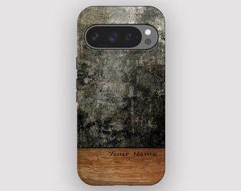 Puede incluir: Funda de teléfono con una sección superior texturizada de color gris oscuro y una sección inferior con efecto de veta de madera. El texto "Your Name" está impreso en la sección de veta de madera.