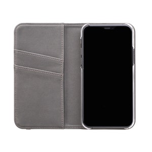 Pode incluir: Uma capa de telefone cinza com uma aba que se dobra sobre a tela. A capa tem um bolso no interior para cart&otilde;es ou dinheiro.