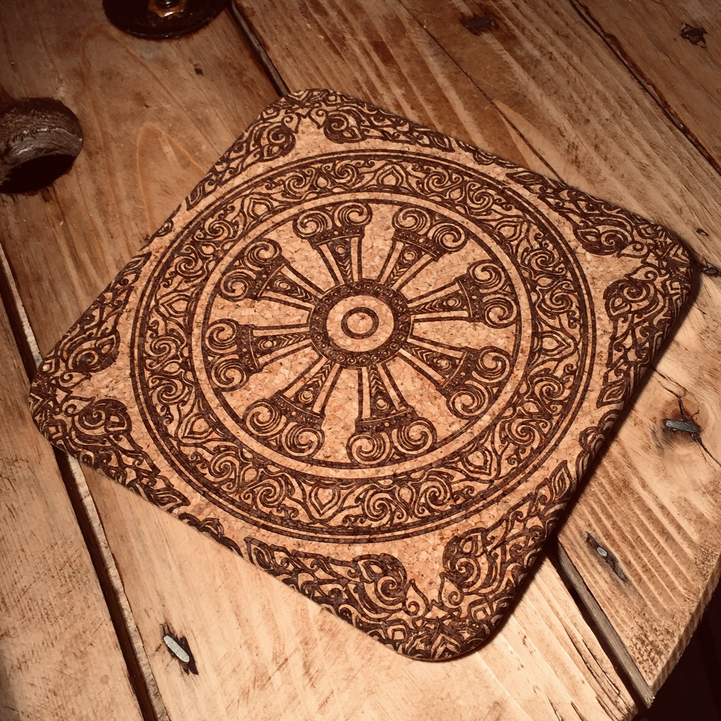 Buddhist Inspiration Cork Mat // Dharmachakra ~ Dharma Wheel ~ Roue du Dharma ~ Roue de la Loi ~ Wheel of law