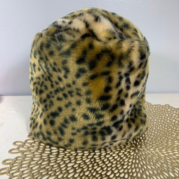 faux fur bucket hat - Gem