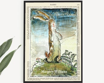 Op de afbeelding: Printbare boekenkunst met een illustratie van een konijn uit "The Velveteen Rabbit" van Margery Williams. Het kunstwerk is geplaatst tegen een vintage pagina-achtergrond met tekst en een zwarte lijst. De afbeelding bevat de tekst "Printable Book Art".