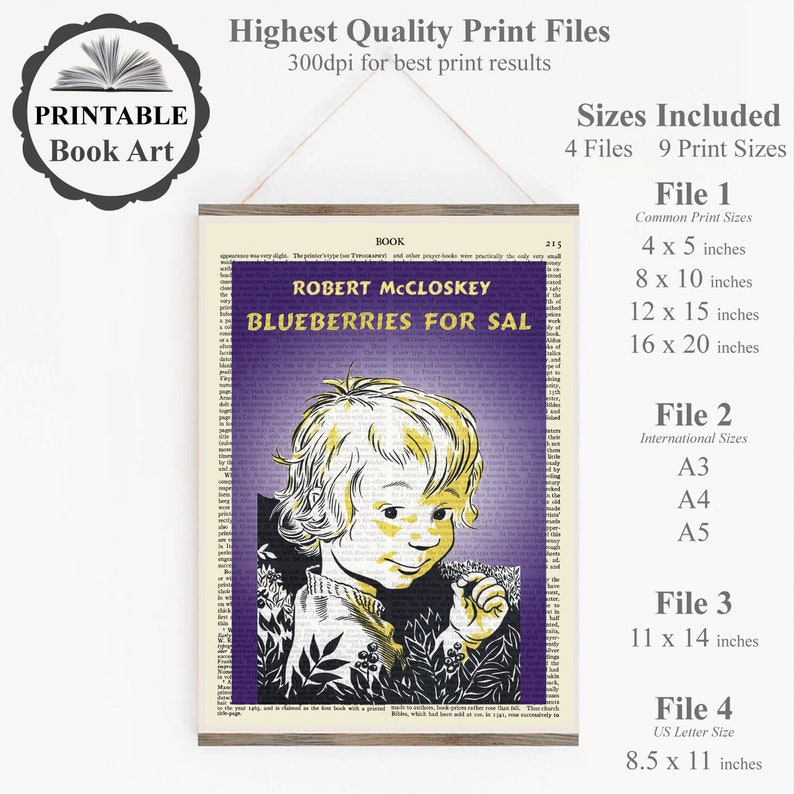 K&ouml;nnte beinhalten: Druckbarer Buchkunst-Druck des Covers des Buches "Blueberries for Sal" von Robert McCloskey. Das Cover zeigt einen violetten Hintergrund mit einer gelben Illustration eines Kindes, das Blaubeeren pfl&uuml;ckt. Der Text "Blueberries for Sal" ist in gelben Buchstaben. Der Druck ist in 9 verschiedenen Gr&ouml;&szlig;en erh&auml;ltlich.