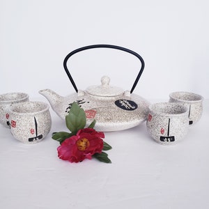 Vintage 5 Piece Set - Flat Oriental Teapot with 4 Tea Cups
