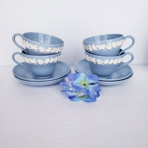 Set of 4 Vintage Wedgwood Cream Color on Lavender, Cups with Cream Color Grapes and Saucers with Plain Edges, Made in England