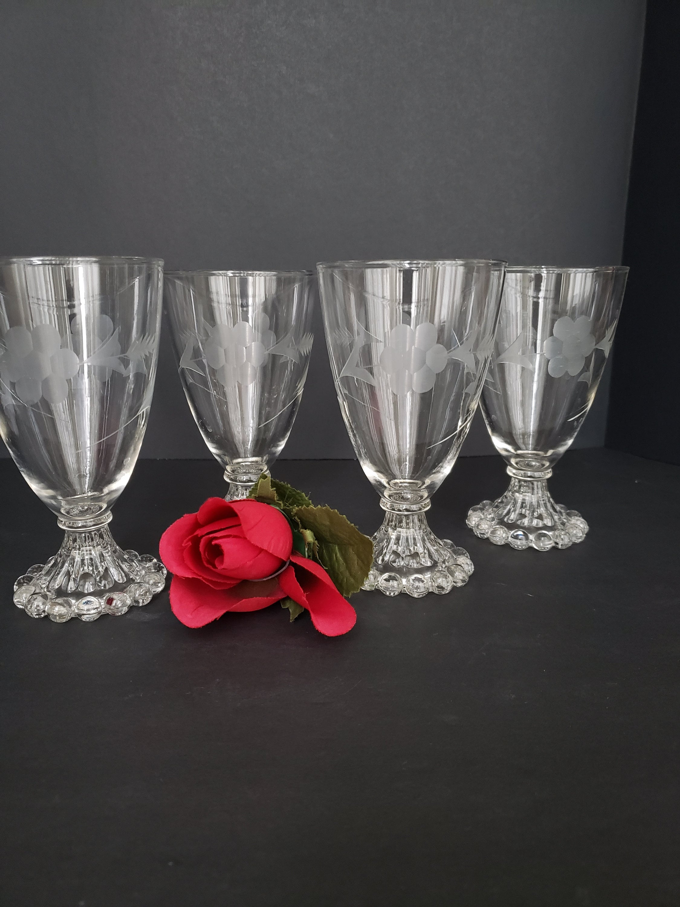 2Pcs Vintage Relief Wine Glass Cups Color Embossed Goblet Home Juice Water  Cup Wedding Party Champagne