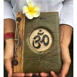 Journal spirituel carnet organique A5 Om symbole recycle papier•Vegan handmade notebook cadeau pour les amateurs de yoga•Journal spirituel papier fait à la main AUM
