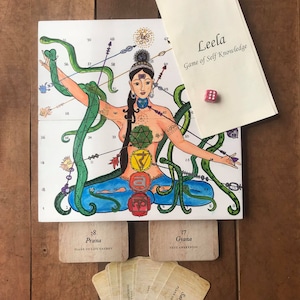 Leela-Spiel mit Göttinnenmalerei, Esoterisches Brettspiel der Chakren, handgemachtes Göttinnen-Geschenk, personalisierte Yoga-Malerei