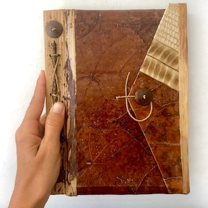 Quaderno artigianale in foglia naturale marrone, diario in pelle vegana vintage, carta riciclata, diario, album, libro di poesie, album, regalo amico dell'ambiente