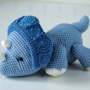 Dinosaur crochet pattern, dinosaur tutorial, amigurumi crochet pattern, mosaic pattern