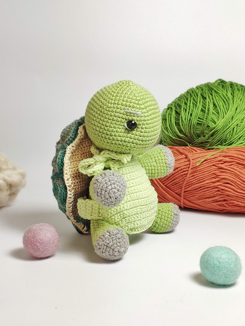 Amigurumi crochet Turtle Leia, PDF pattern image 1