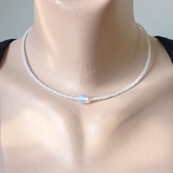 kleine rocaille met maansteen choker ketting