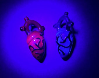 UV-Reactive Glass Anatomical Black Heart Pendants