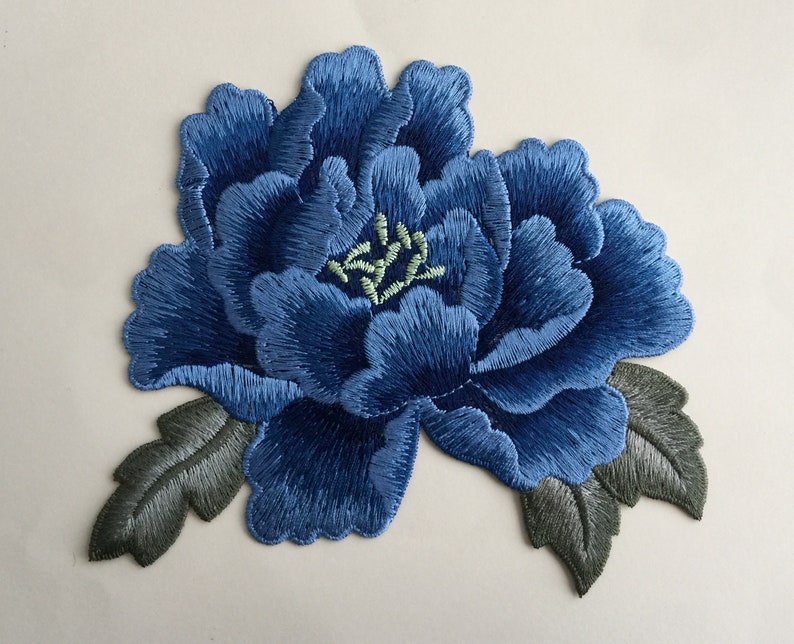 Naszywka z dużym kwiatem piwonii, haftowana naszywka, dostępne w siedmiu kolorach, Niebieski