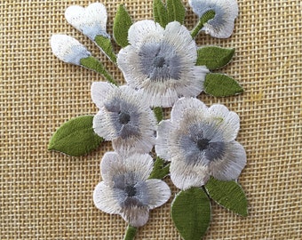 Parche bordado termoadhesivo o para coser con diseño de flor de manzana y melocotón.