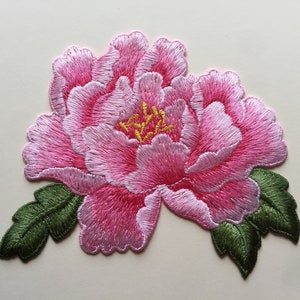 Naszywka z dużym kwiatem piwonii, haftowana naszywka, dostępne w siedmiu kolorach, Różowy
