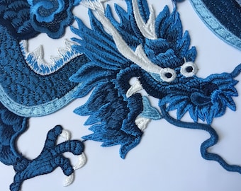 Toppa ricamata da cucire con drago cinese blu grande (26 cm x 27 cm)