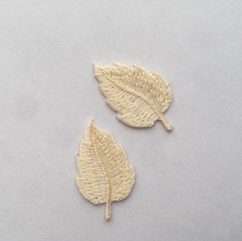 Lot de 2 mini feuilles petites feuilles fer à coudre fleurs écusson brodé écusson brodé cream