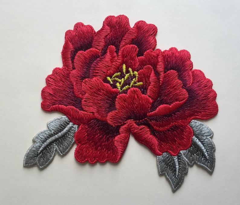 Naszywka z dużym kwiatem piwonii, haftowana naszywka, dostępne w siedmiu kolorach, Czerwony
