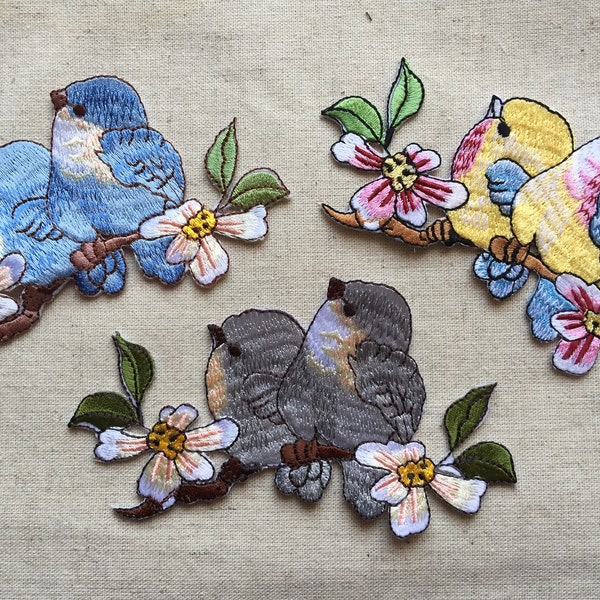 Insigne d'appliqués brodés oiseaux avec fleurs à coudre