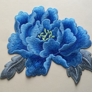 Insigne d'appliqués brodés à coudre grande fleur de pivoine, sept couleurs disponibles, light blue